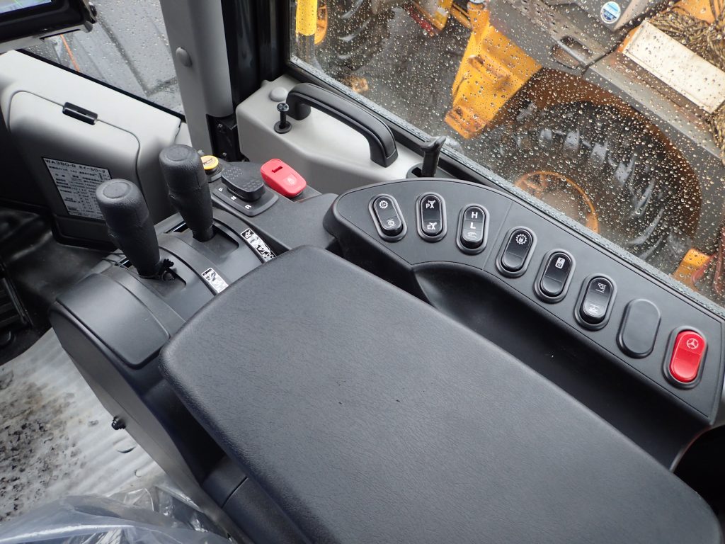 除雪タイヤショベルhl713ホイールローダー重機ホイルローダー 除雪機 売買されたオークション情報 Yahooの商品情報をアーカイブ公開 オークファン Aucfan Com